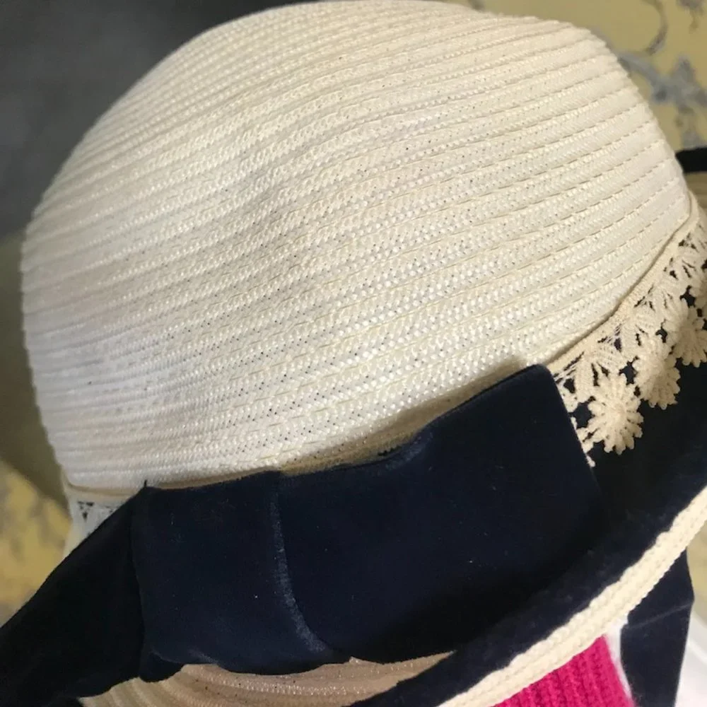 Vintage Child’s White straw Bowler Hat Navy velvet Bow Daisy Easter Hat Size 21